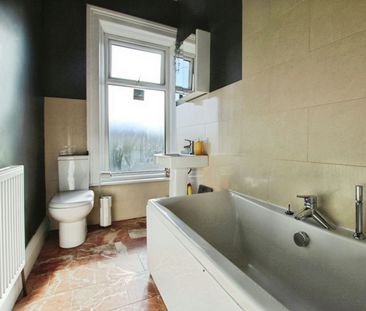 Terraced House to rent on - Photo 5