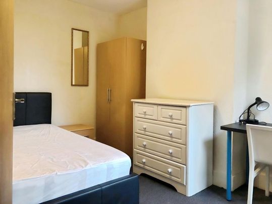 4 bedroom terraced house to rent - Photo 1