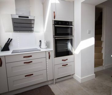 3 bedroom terraced house to rent - Photo 3