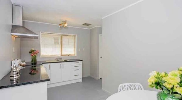 Convenient 2-Bedroom Unit Near Sylvia Park - Photo 1