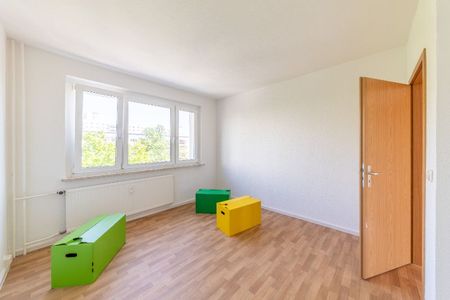 Attraktive Wohnung im Herzen von Halle-Neustadt - Küche und Bad mit Fenster - Foto 4