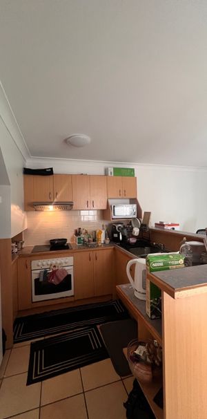 Holland Park West - Photo 1