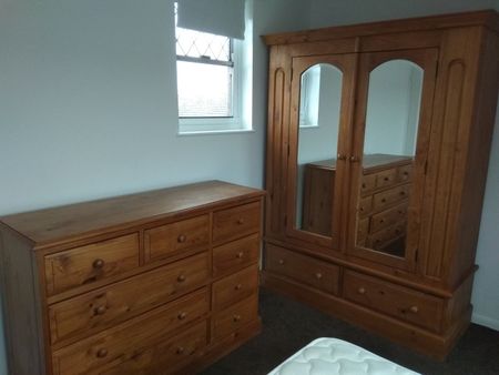 3 Bed Terraced House, Barset Road, SE15 - Photo 2