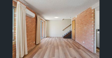 Charming Sawtell Living – Walk to Beach, Cafés & Village - Photo 2