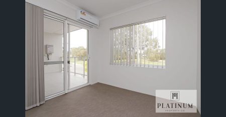 Stunning First Floor Apartment with Park Views - Photo 4