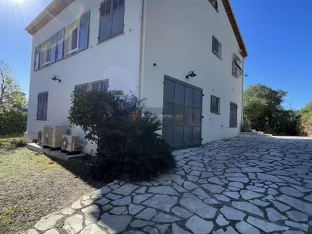 Location Maison 5 pièces 120 m2 à Fréjus - Photo 5