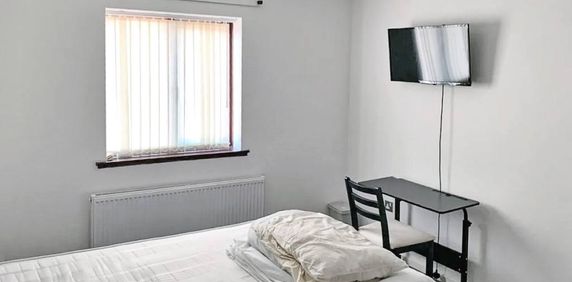 1 bedroom in a house share to rent - Photo 2