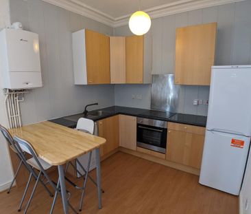 3 bedroom flat to rent - Photo 2