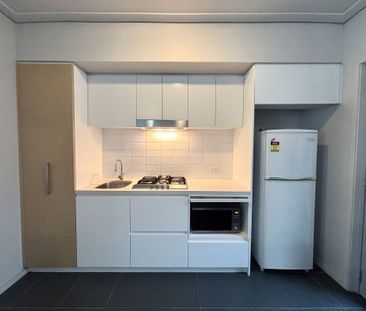 Entry via Broadoaks Street - Photo 2