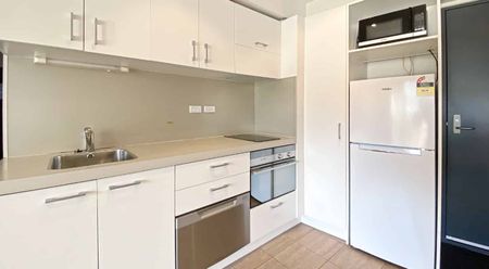 Welcome to apartment 409 in Soho Apartments. - Photo 5