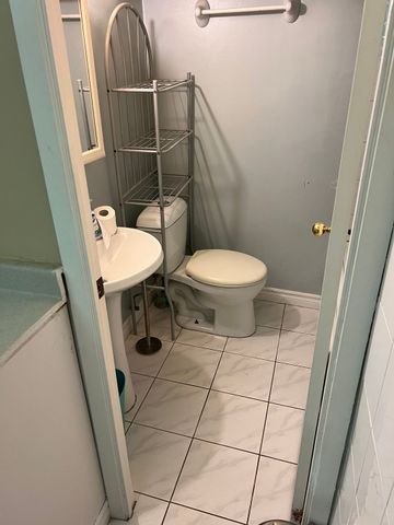 For Lease - 23 Franklin Avenue, Toronto, Ontario - Photo 3