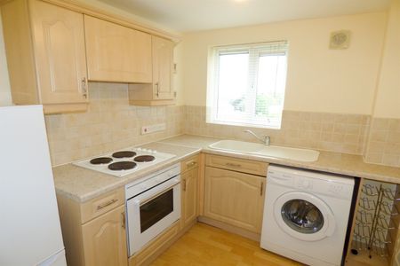 2 bed apartment to rent in Windsor Court, Felling, NE10 - Photo 5