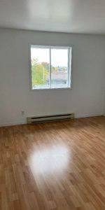 Appartement 4 1/2 libre à Beauport, propre, peinturé, ***Mois gratuit 1145$*** - Photo 4