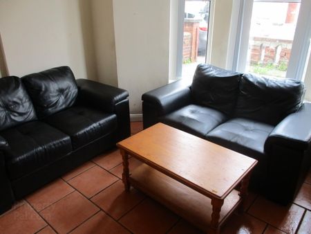 Great Apartment, 122a Fitzroy Avenue, BT71HX, Belfast - Photo 2