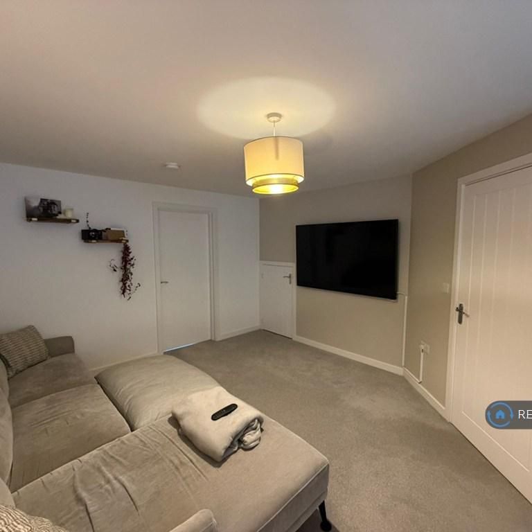 3 bedroom semi-detached house to rent - Photo 1