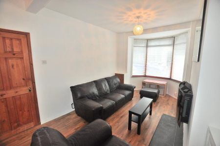 7 Clarendon Avenue, Belfast, BT5 5JT - Photo 2