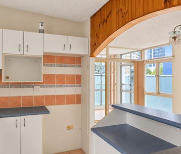 Central Surfers Paradise Living in the Iconic Kinkabool Building - Photo 5
