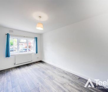 3 bedroom flat to rent - Photo 4