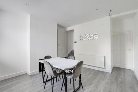 3 bedroom terraced house to rent - Photo 2