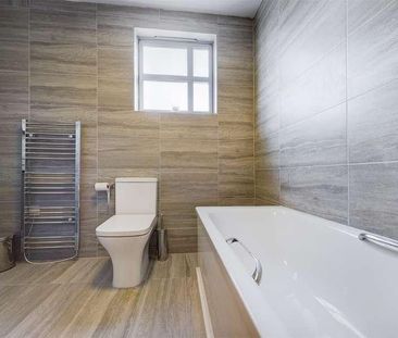 Charlesmere Gardens, Thames Reach, London, SE28 - Photo 3