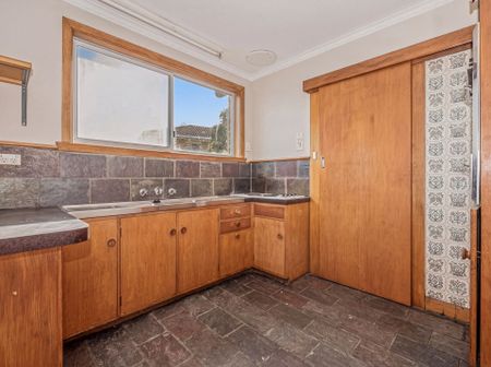 Spacious 3-Bed Home in Glenorchy - Photo 5