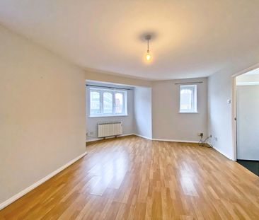 Ascot Court, Aldershot, Hampshire, GU11 - Photo 1