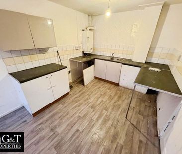 3 bedroom flat to rent - Photo 4