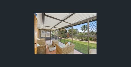 Family Home in Sought After Ashmore! - Photo 5