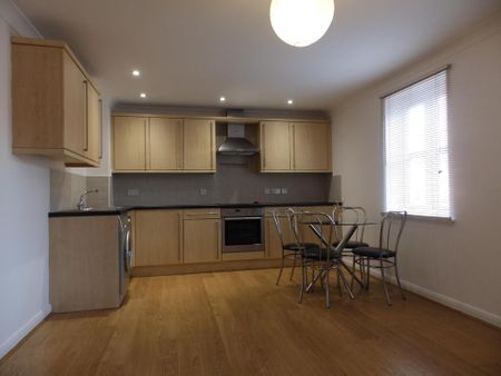 2 bedroom flat to rent - Photo 4