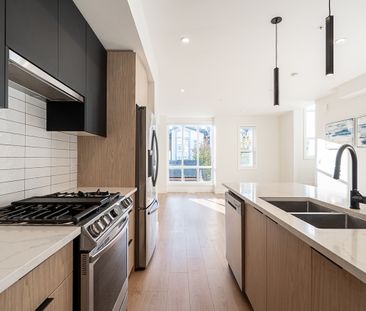Union Townhouse – 4 Beds, 3 Baths in Willoughby Heights - Photo 1