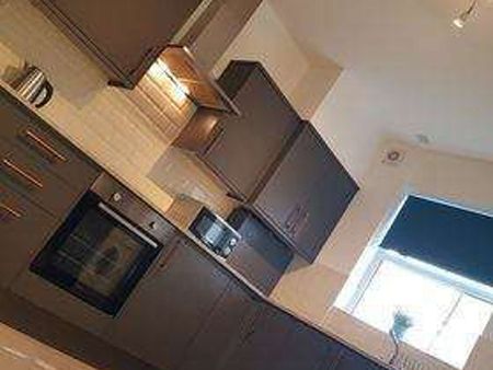 Shared House in the Town Centre Room 2 - Photo 5