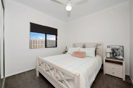 Modern Home with Theatre Room & Outdoor Entertaining! - Photo 2