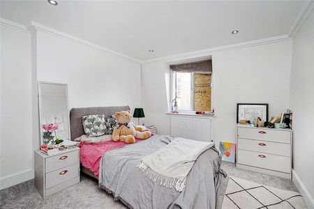 Well presented 2 bedroom apartment, in a choice central location - Photo 3
