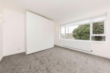 3 bedroom flat to rent - Photo 4