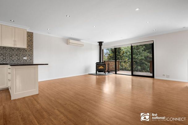 ENTERTAINER'S FAMILY HOME! - Photo 1