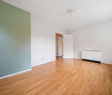 Elm Park, Bath Road, RG30 - Photo 1