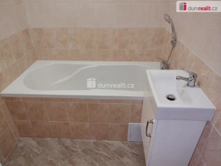 Pronájem zrekonstruovaného bytu 3+1/L, ul. U Tvrze, Děčín - Photo 3