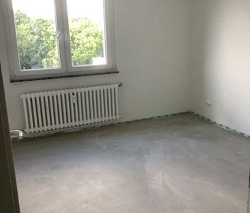 Teilsanierte und helle 3 Zimmer-Wohnung mit Balkon - Foto 2