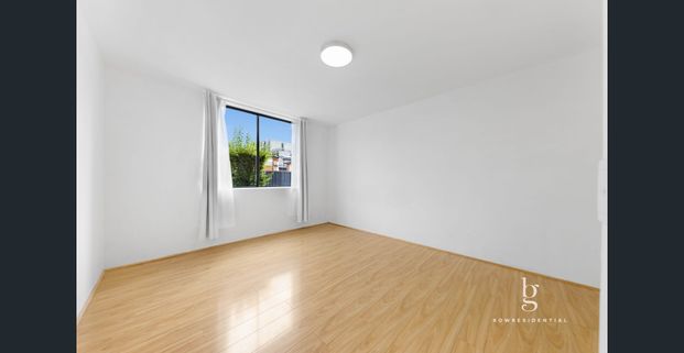 Spacious 2 Bedroom Apartment - Photo 1