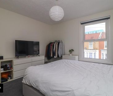 4 bedroom terraced house to rent - Photo 2