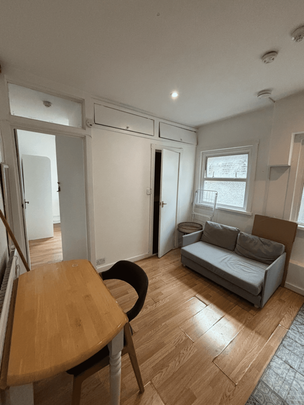 Studio to rent - Photo 1