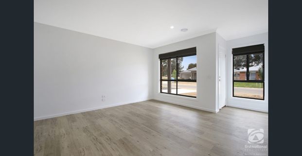 CHARMING AND LOW-MAINTENANCE LIVING IN JINDERA - Photo 1