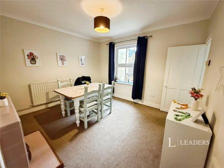 3 bedroom terraced house to rent - Photo 5