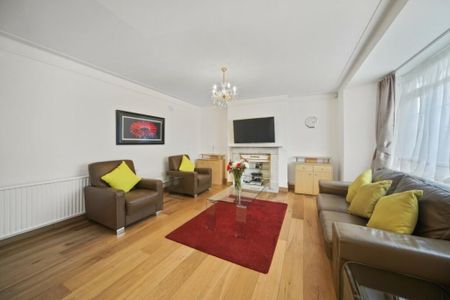 3 bedroom flat to rent - Photo 3