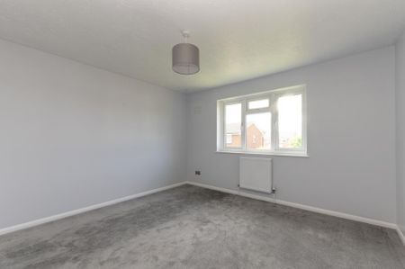 2 bedroom semi-detached house to rent - Photo 4