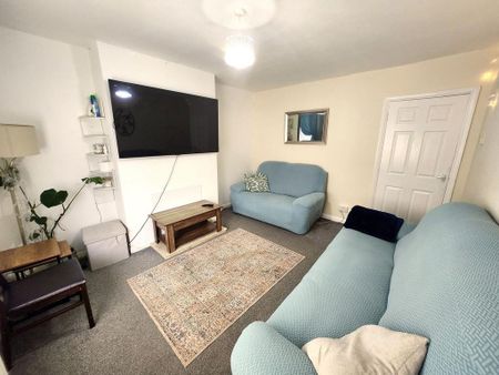 3 bedroom semi-detached house to rent - Photo 2