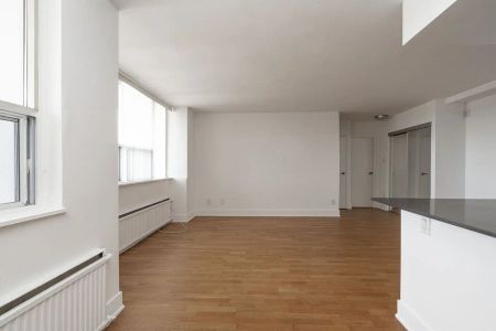 551 Eglinton Avenue East — 2 Bedroom - unit 605 - Photo 2
