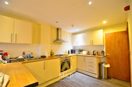 6 bedroom terraced house to rent - Photo 4