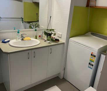 Broadbeach Waters - Photo 6