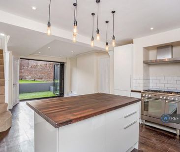 3 bedroom end of terrace house to rent - Photo 6